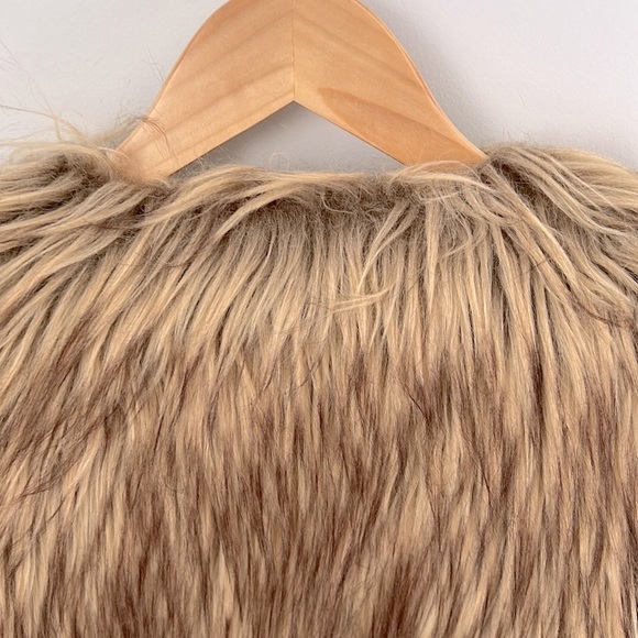 Jack by BB Dakota Azza Faux Fur Cropped Vest Size Small - Picture 12 of 12